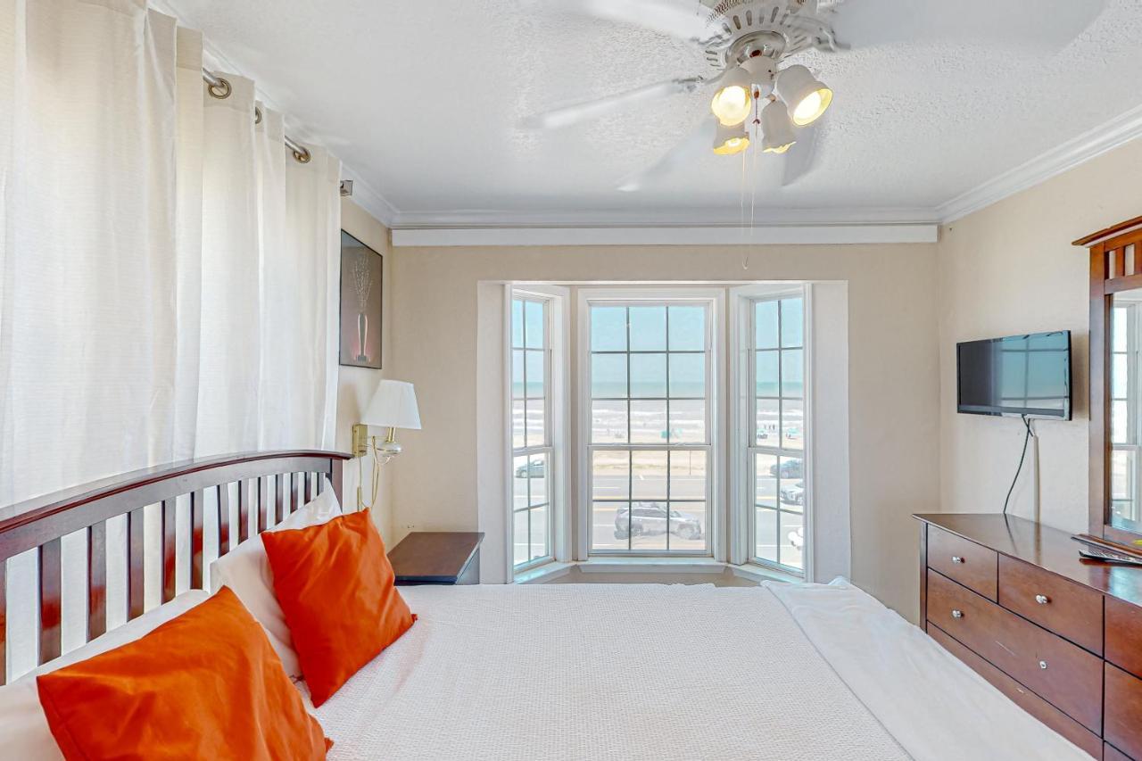 Beachfront Haven Galveston Bagian luar foto